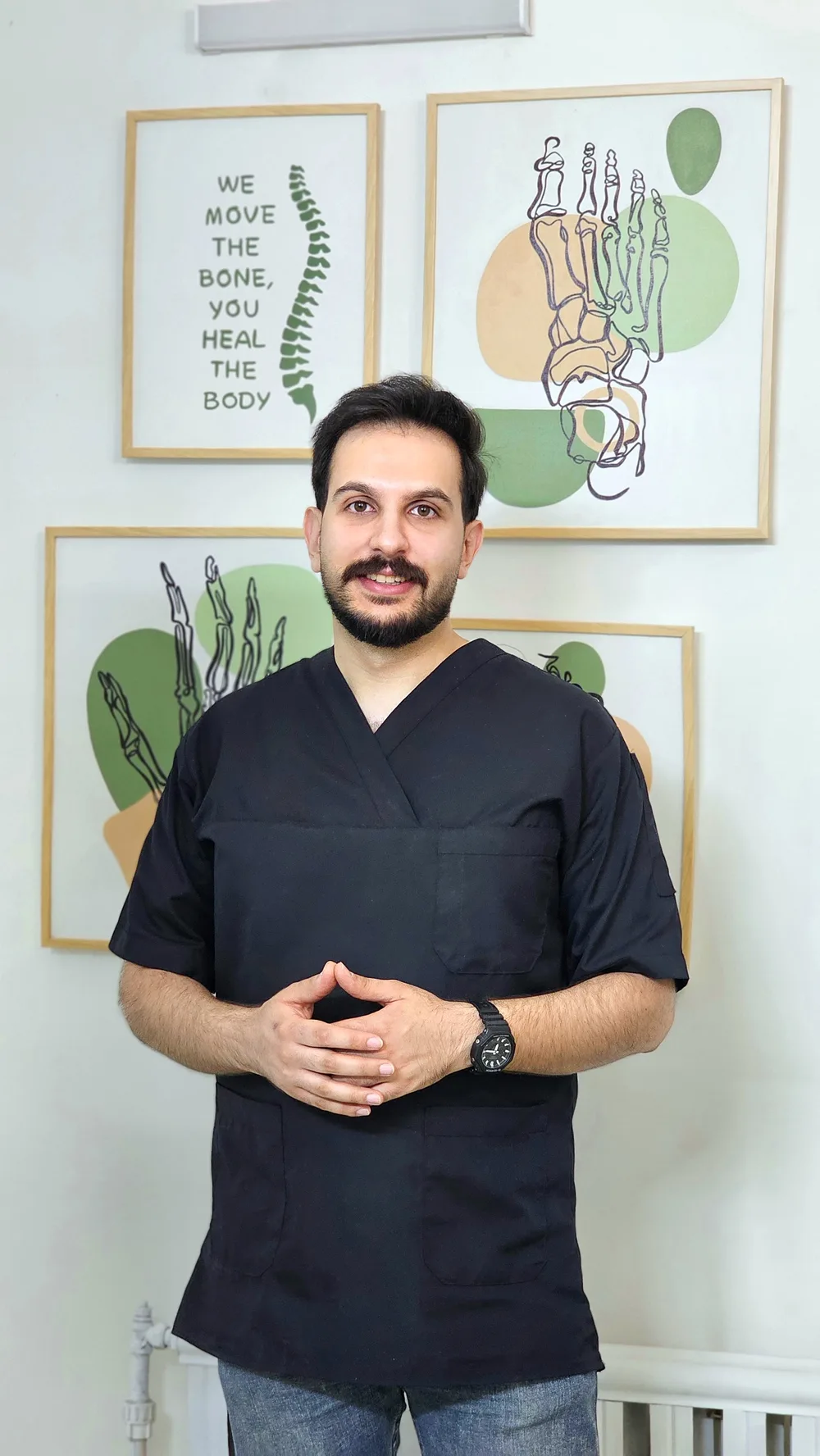 علی اکبری در کلینیک ارتوپدی فنی سپهر مشهد